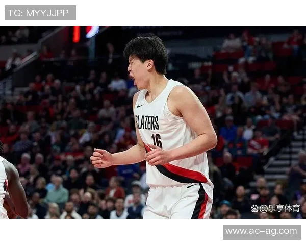 开拓者媒体人杨瀚森亲历亚当斯力量展现感受最强壮之人魅力